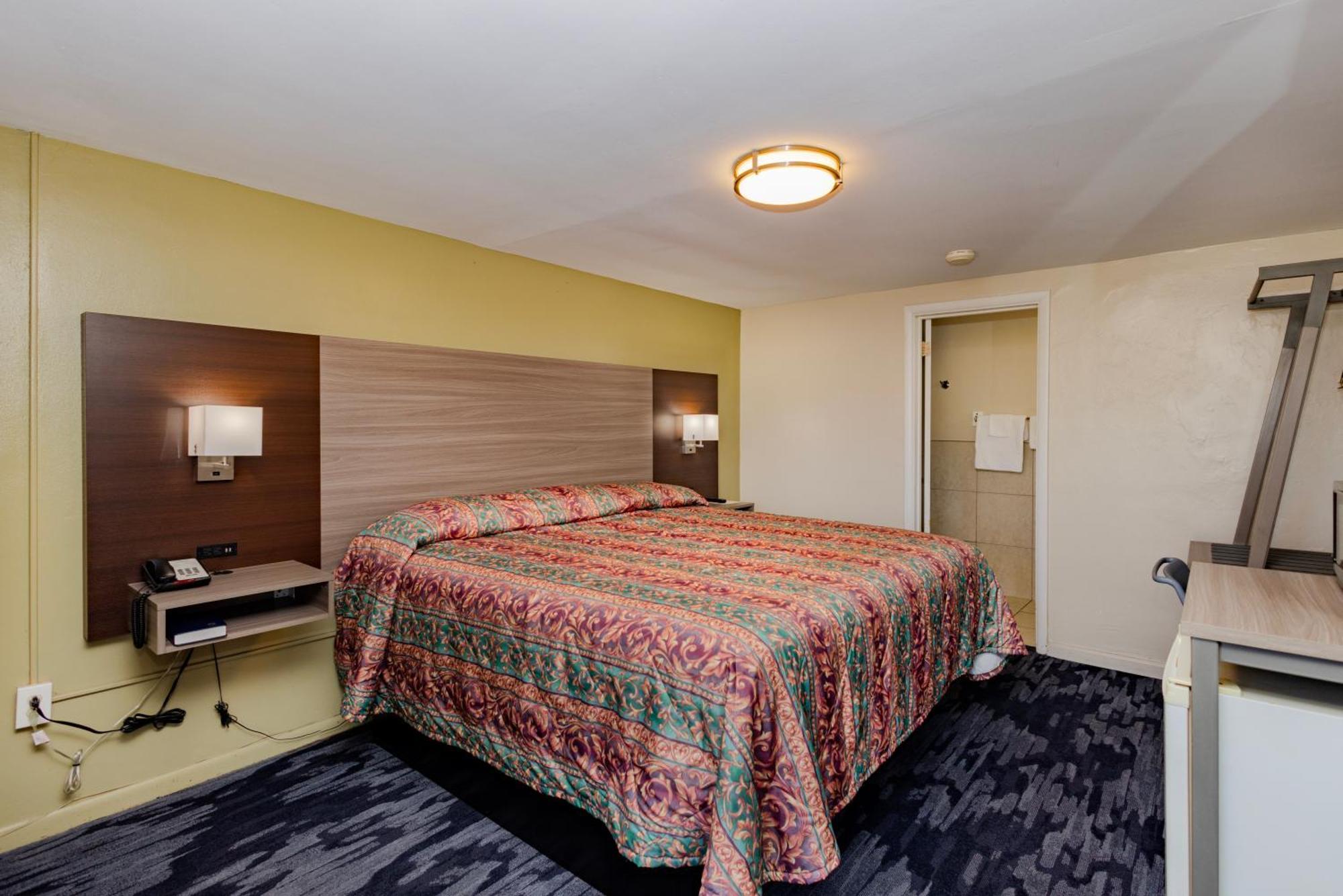 Budget Inn Columbus Lockbourne Екстериор снимка