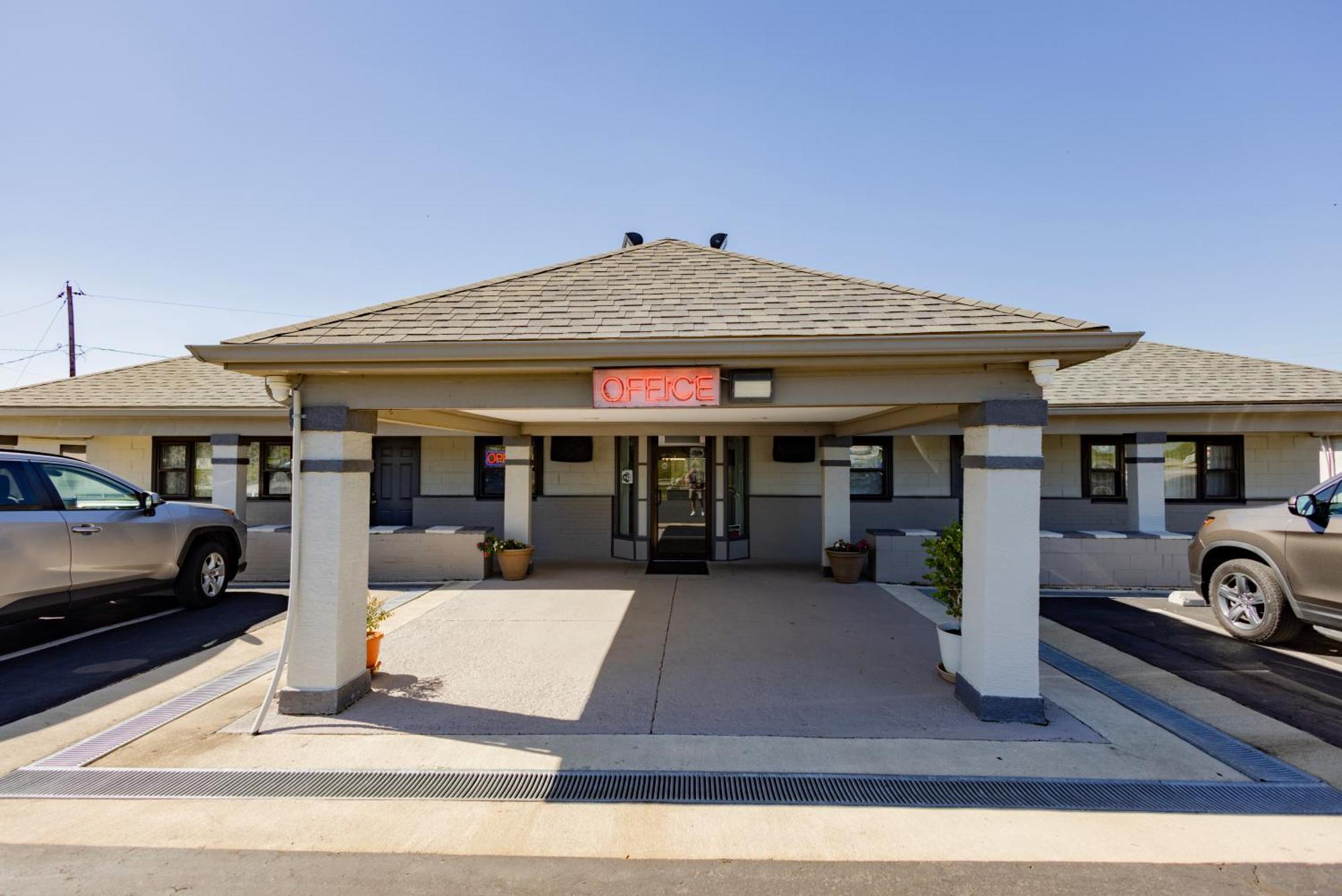 Budget Inn Columbus Lockbourne Екстериор снимка