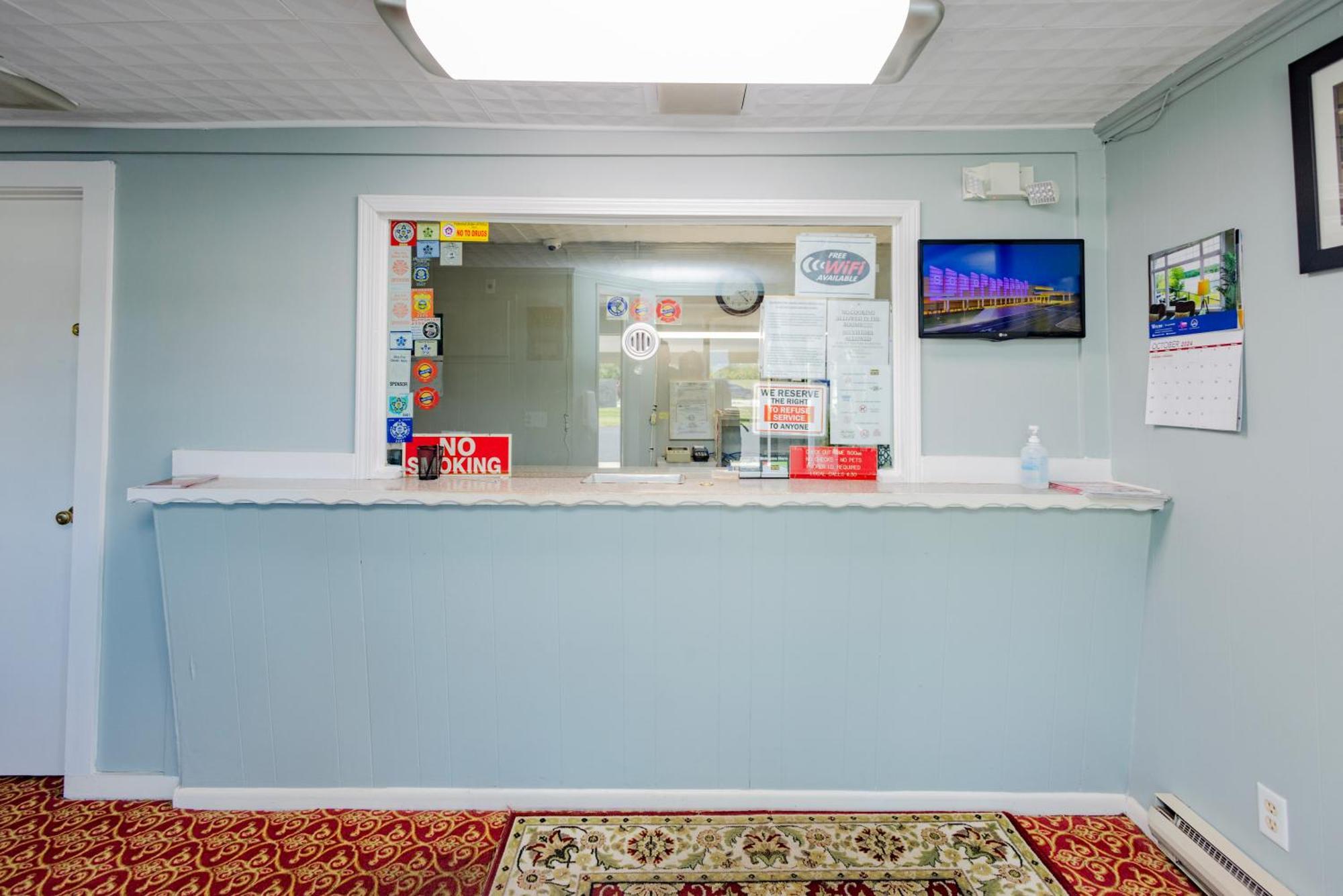 Budget Inn Columbus Lockbourne Екстериор снимка