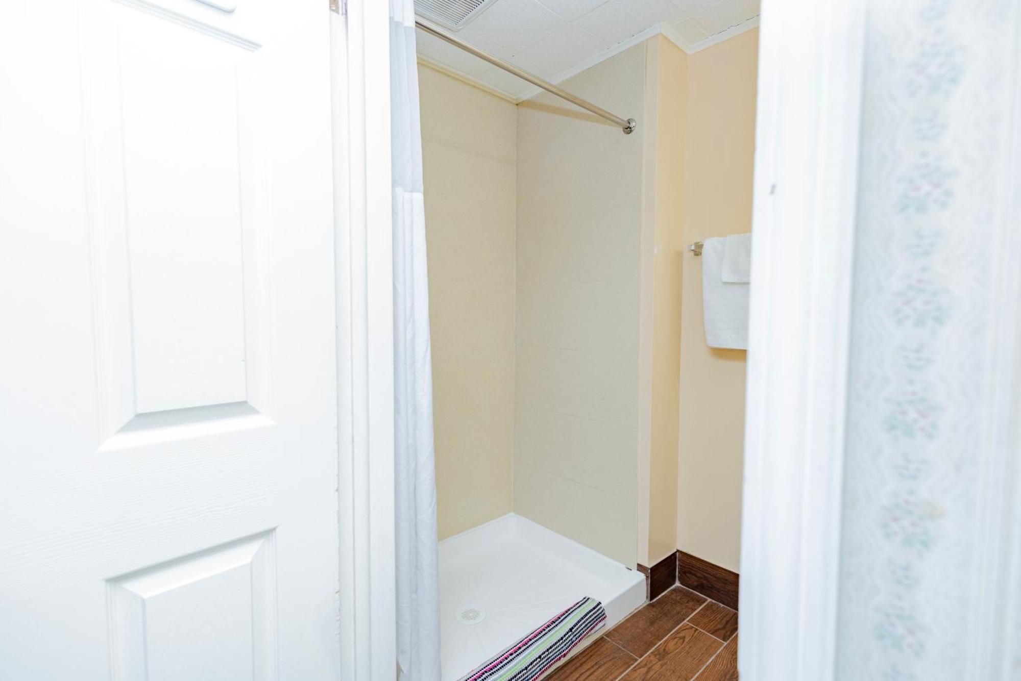 Budget Inn Columbus Lockbourne Екстериор снимка